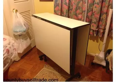 Craft/quilters cutting table